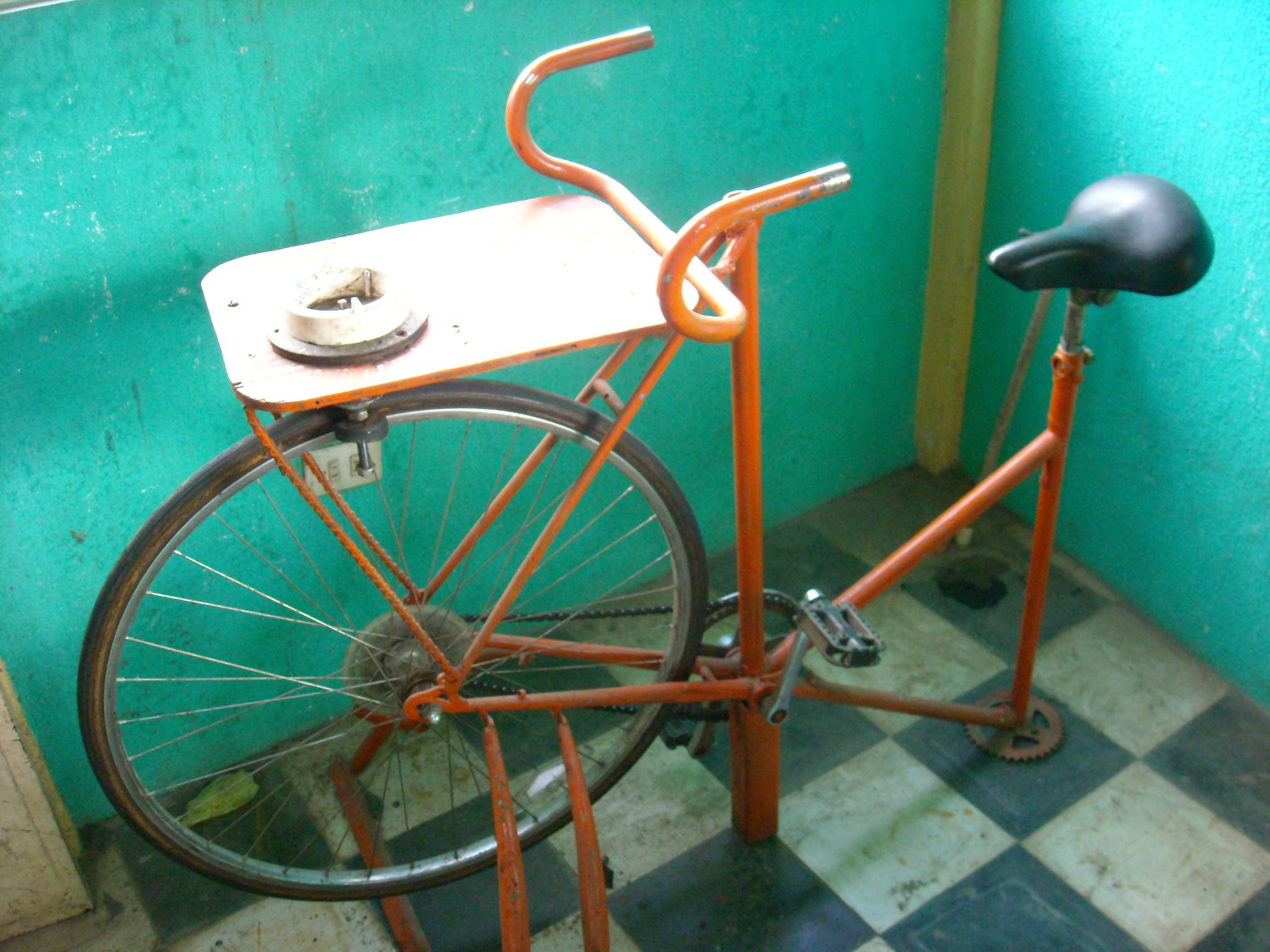 eccentric designs self-operating contraption