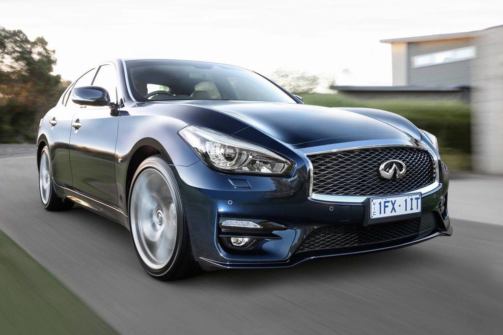 infiniti q70 luxury sedan