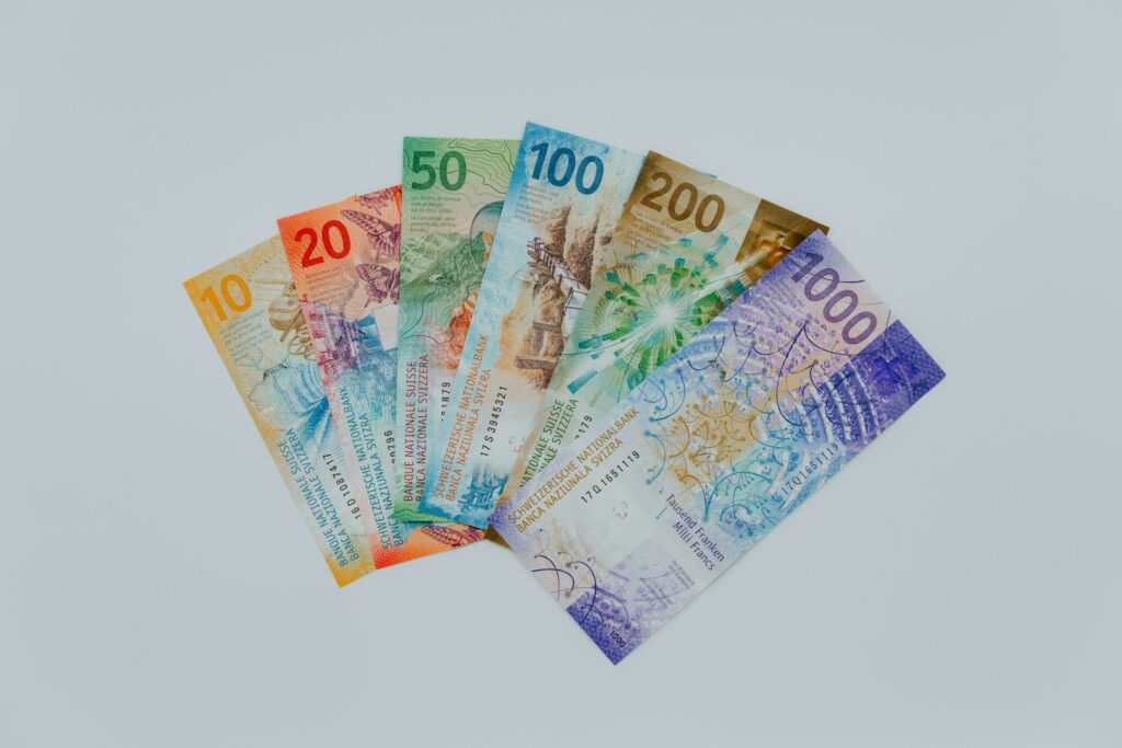 six assorted color floral cards