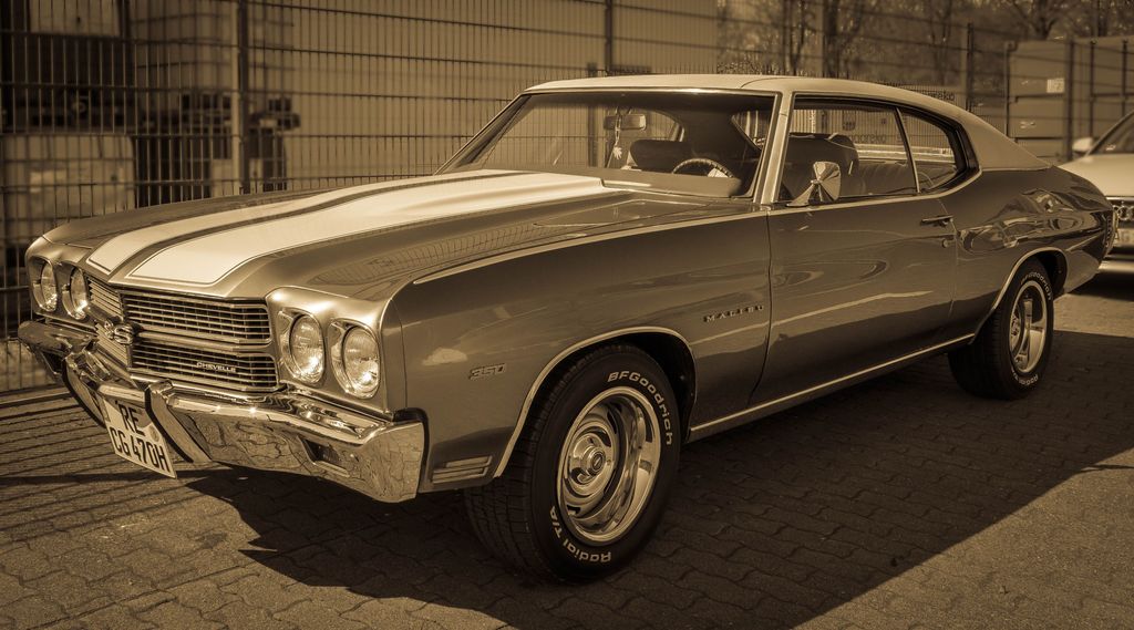 Iconic American Muscle Cars of the 60s and 70s That Never Go Out of Style