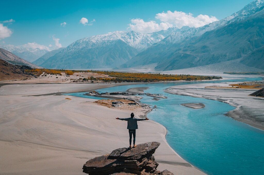 Instagram vs. Reality: The Truth About Popular Travel Spots & How to Find Real Joy