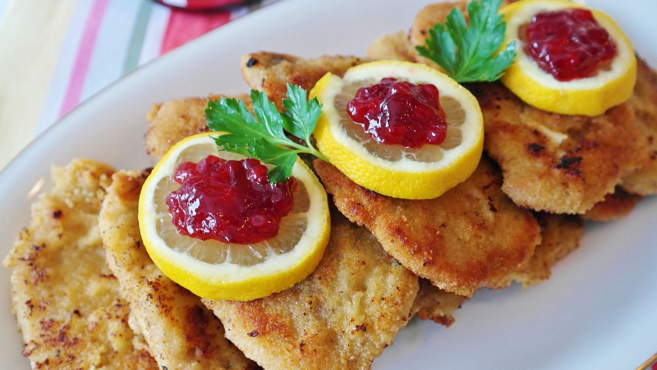 The Key to Perfect Schnitzel: Why the Breading Must Puff and Separate