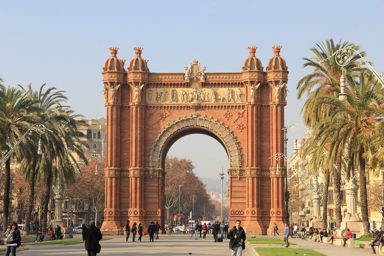 Barcelona : Your Ultimate Guide to Unforgettable Sights, Food, and Magic