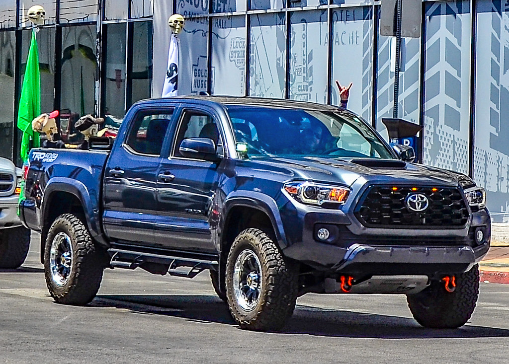 2024 Toyota Tacoma TRD Off-Road vs. 2023 Chevy Colorado ZR2: The Ultimate Off-Road Midsize Truck Showdown