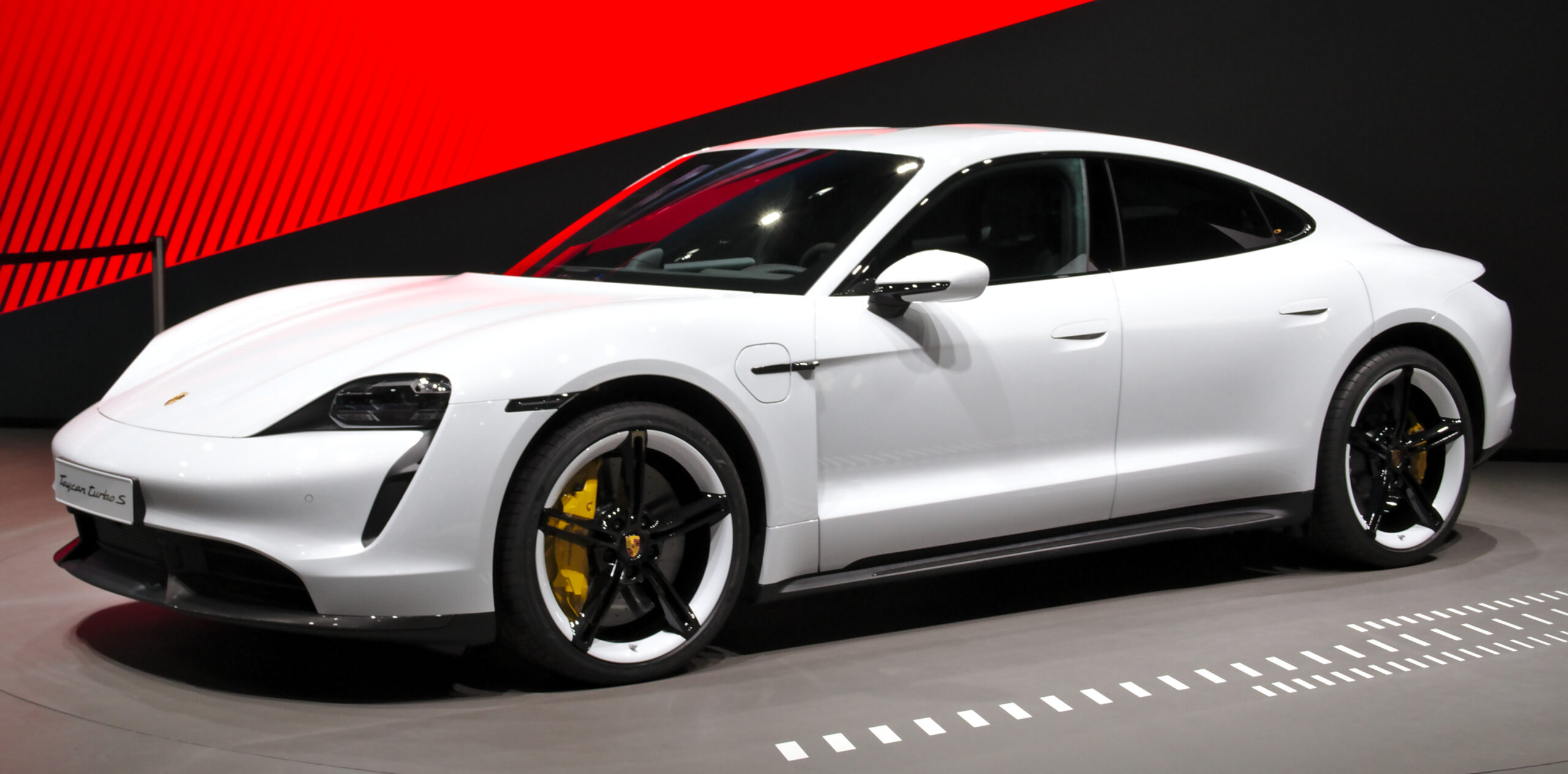2025 Porsche Taycan: Huge Upgrades Mean More Range, Faster Charging, Record Speed