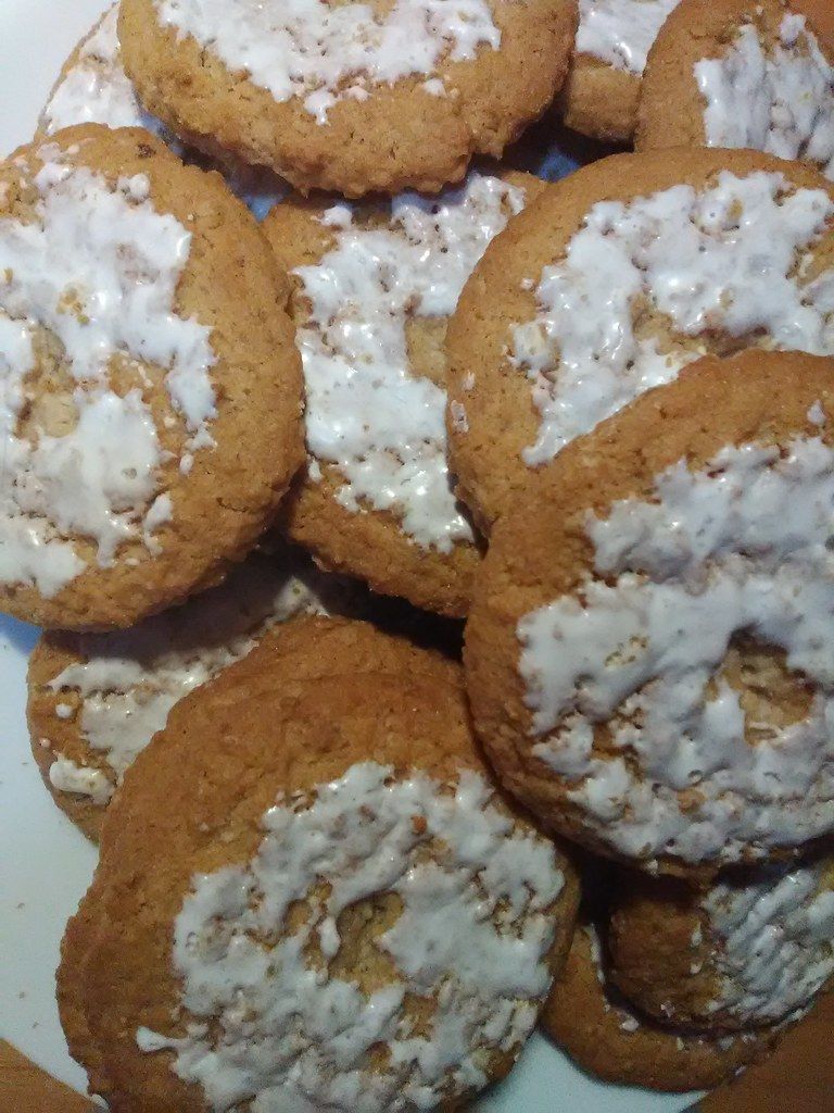The Ultimate Nostalgia Treat: Homemade Iced Oatmeal Cookies That Beat Store-Bought