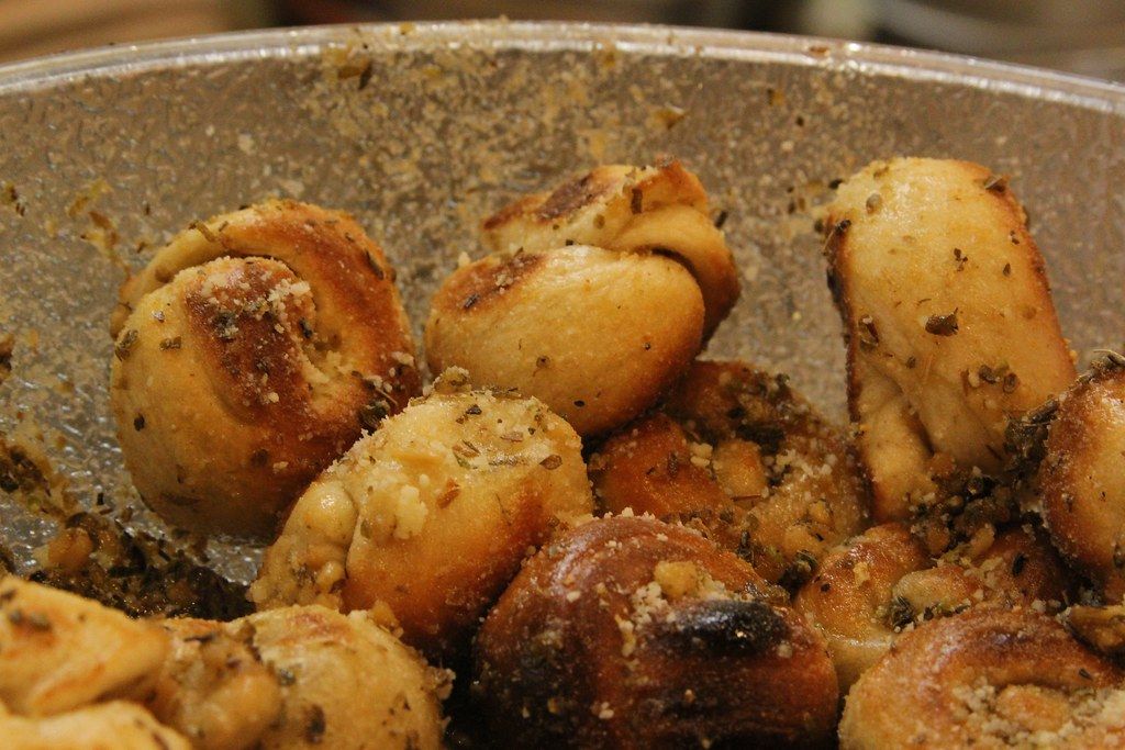 Turn Dinner Rolls into Easy Cheesy Garlic Pull-Apart Bread