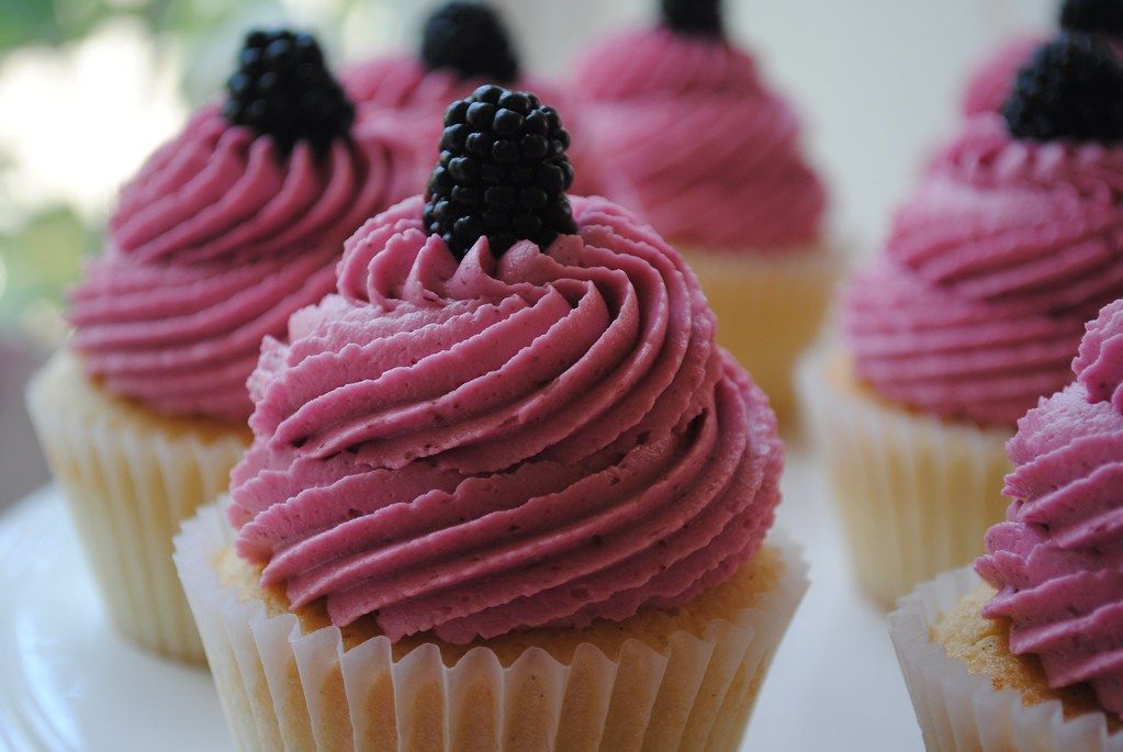 Your Guide to Brilliant Blackberry-Pistachio Summer Desserts: Bark, Cones, & Sundaes