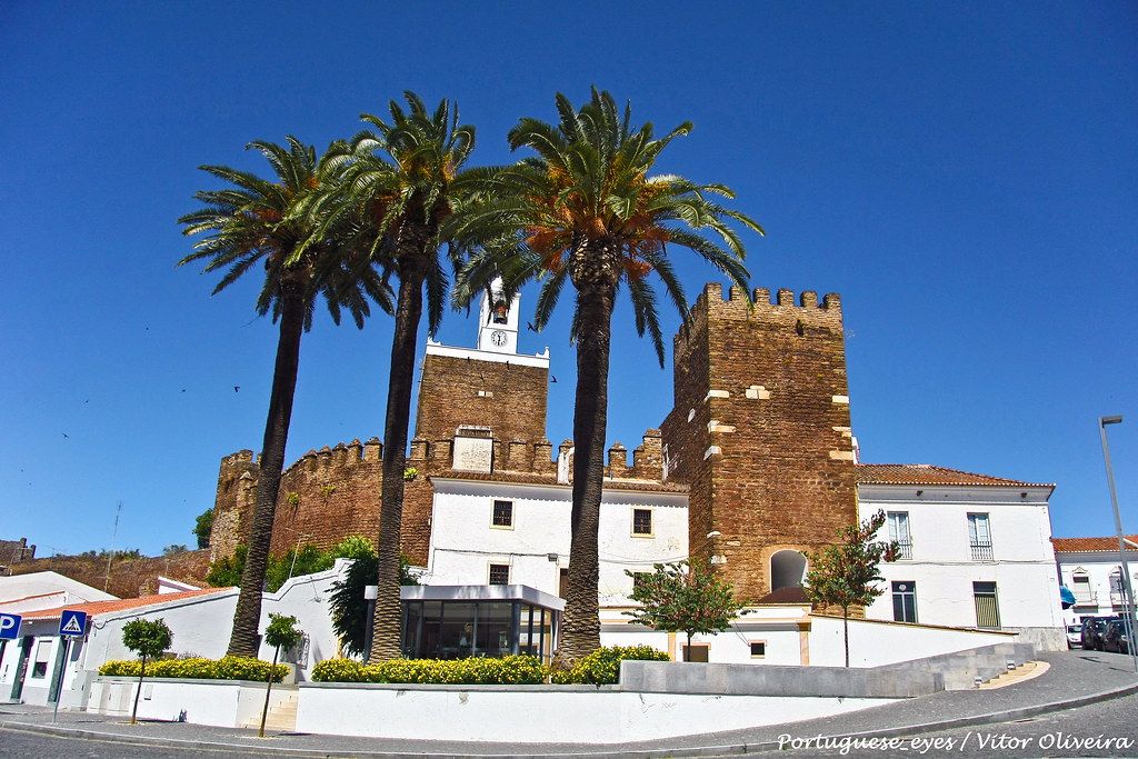 Tipping in Portugal, Spain & Italy: What Tourists Need to Know