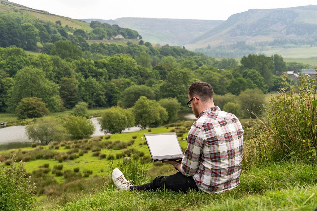 See the World Without Quitting Your Job: A Guide to Traveling More While Working Full-Time