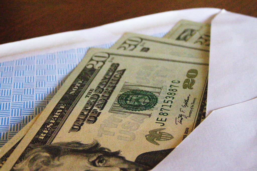 Tipping in Luxury Hotels: Demystifying the Etiquette