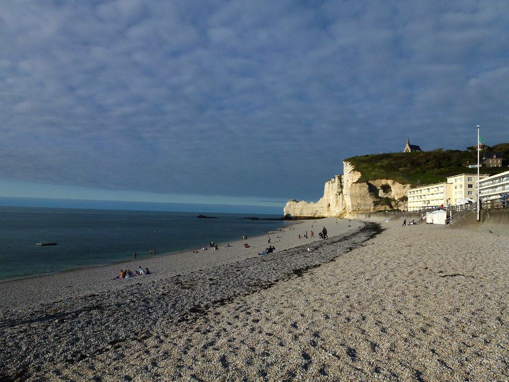 Discover Étretat: Hike Dramatic Cliffs, Explore History & Relax on the Beach