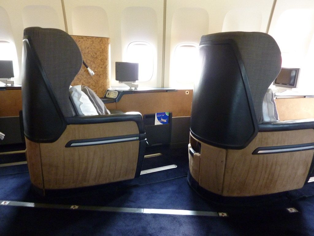 Business Class Dreams in Canada: How Credit Cards & Planning Make Luxury Flights Possible