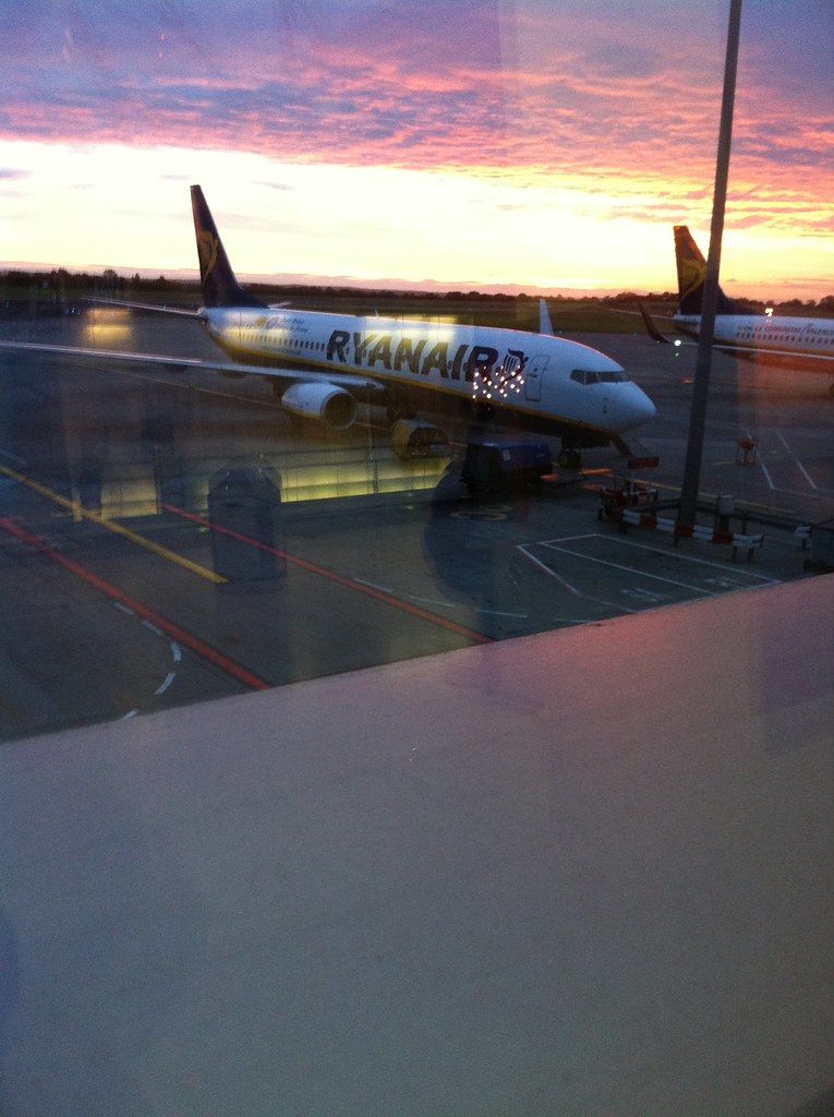 Travel Scam Alert: Carrying a Colleague’s ‘Gift’ on a Flight Could Land You in Serious Trouble