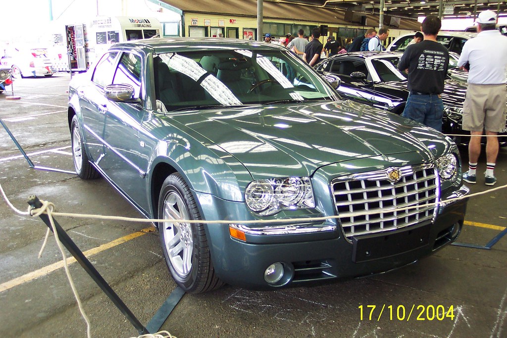 v8 engine luxury sedans