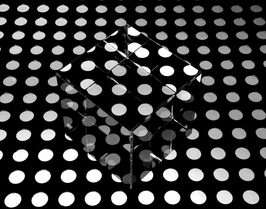 Seriously, What Am I Even Looking At? 8 Wild Optical Illusions That Broke the Internet (And Our Brains)