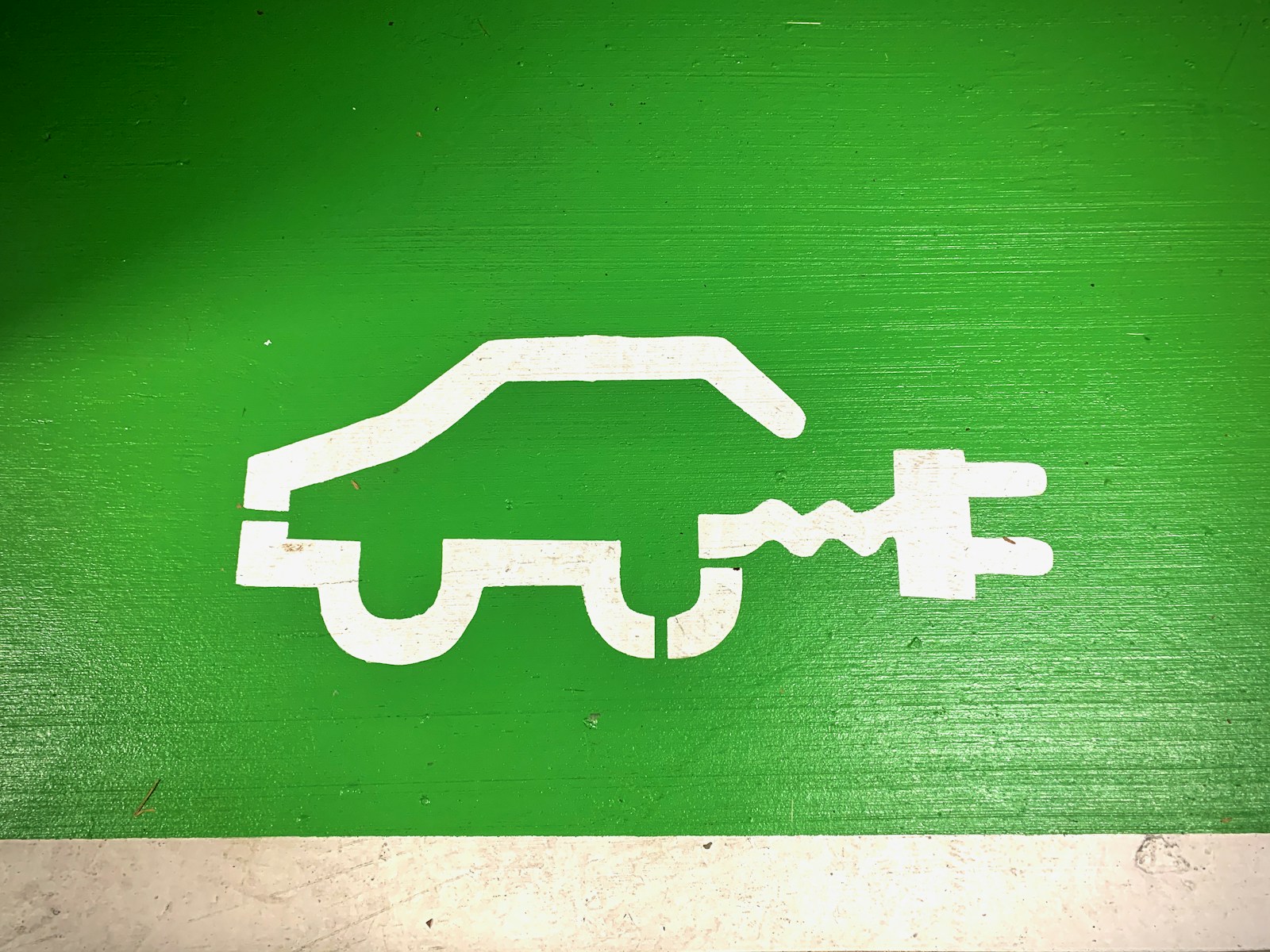 Are Plug-In Hybrids America’s Missing Link in the Electric Vehicle Push?