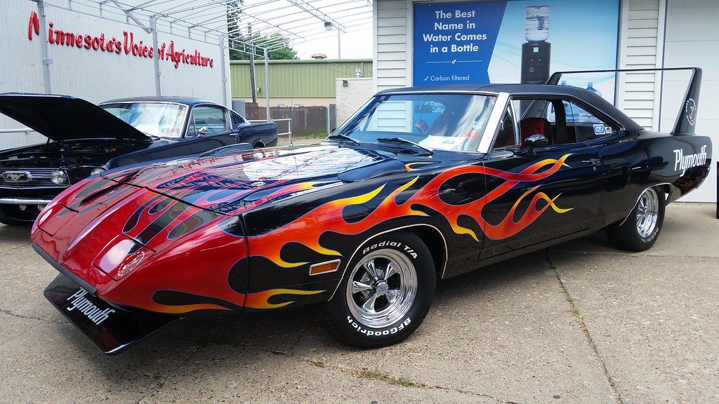 Super Bee vs. Road Runner