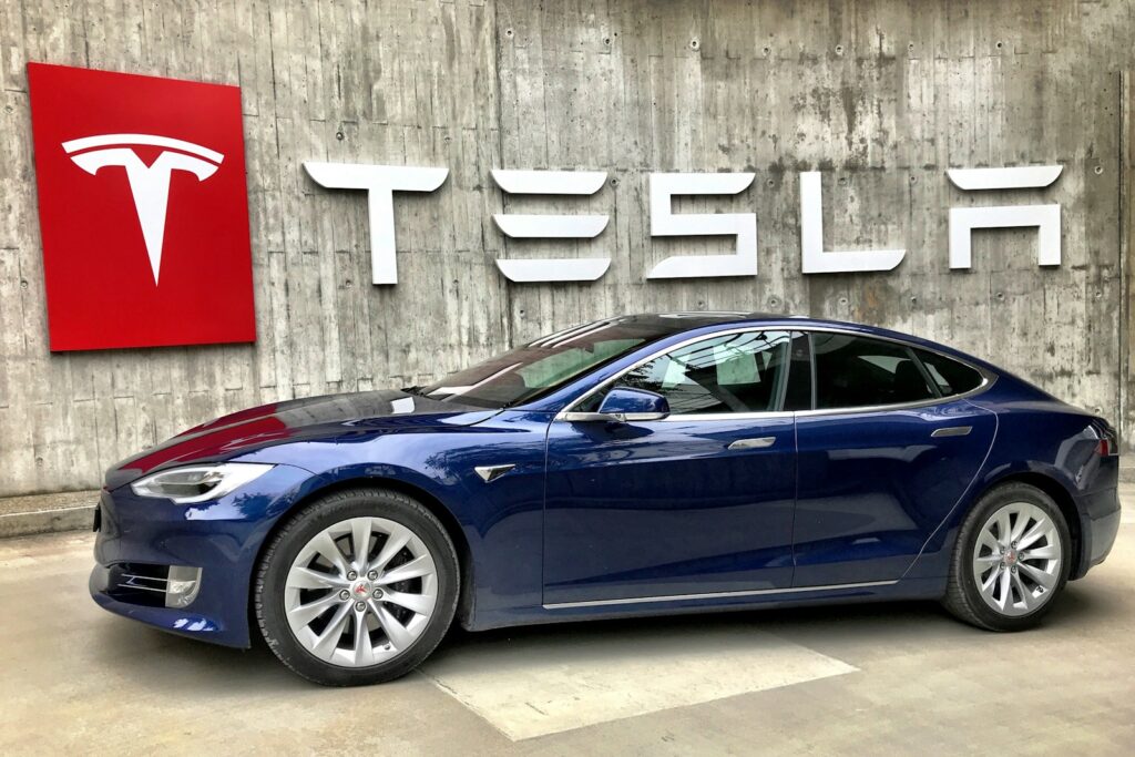 Tesla’s Rise and Its Growing Pains: Technical Flaws and Behavioral Critiques
