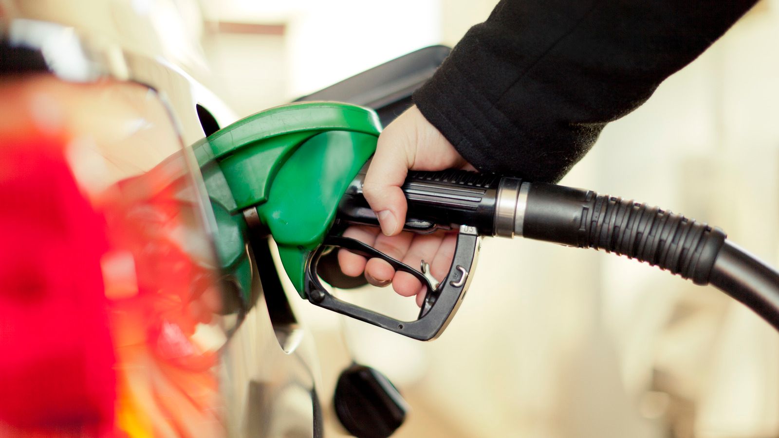 Beyond the Tank: Unmasking the Dangerous Fuel Efficiency Trends and Driving Behaviors Imperiling Our Highways