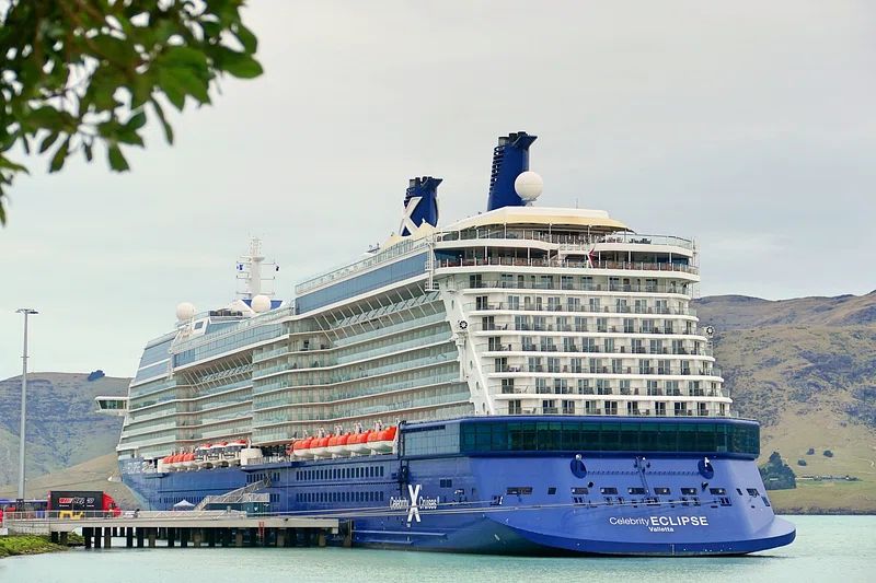 'Solstice' yacht deal