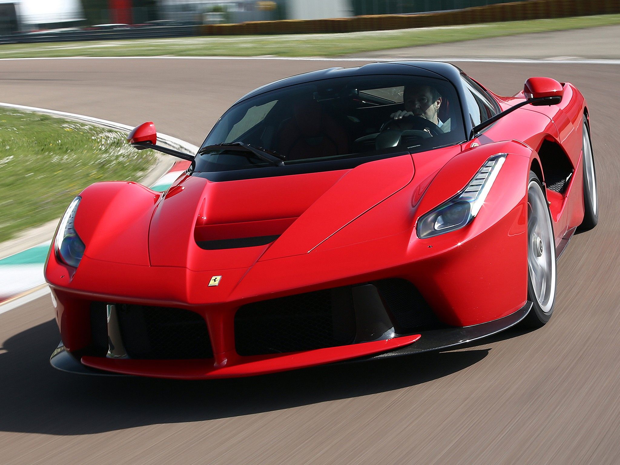 Ferrari F40: The Unforgettable Pioneer