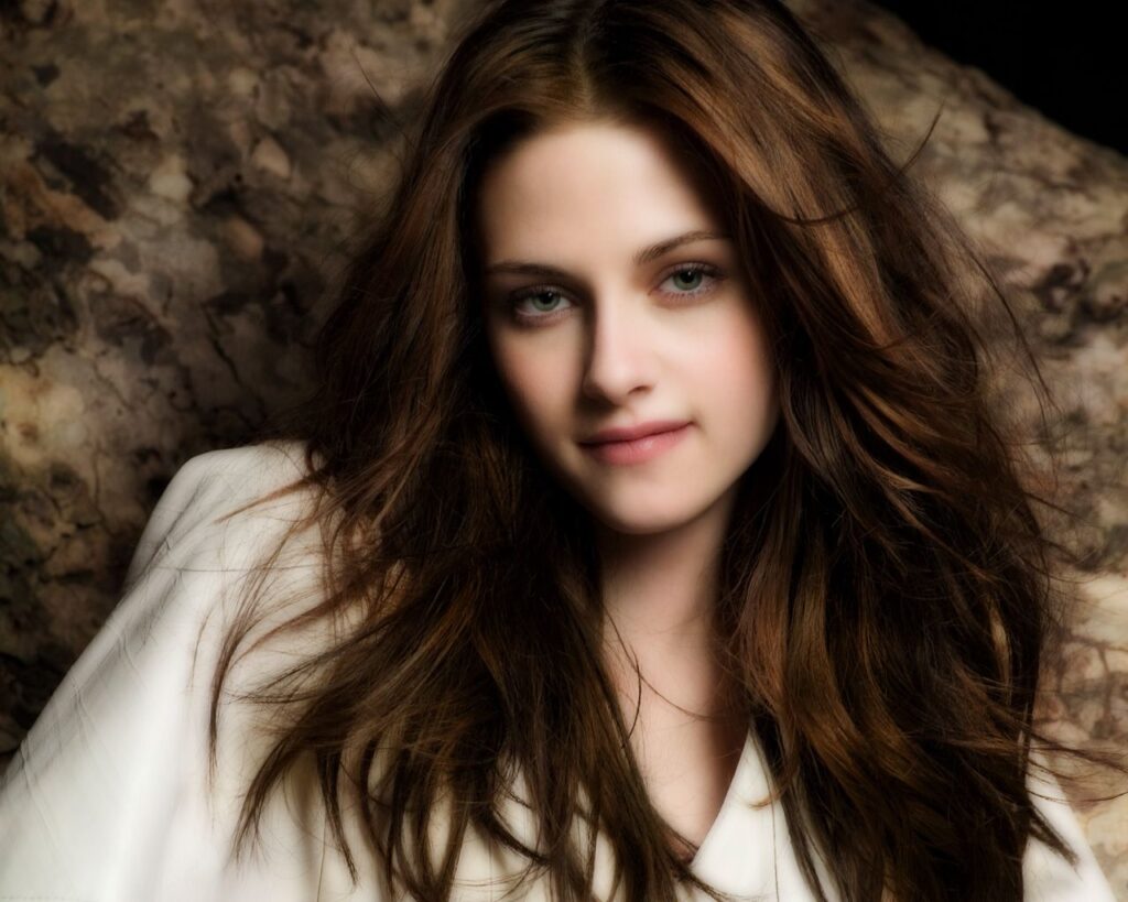 Kristen Stewart's wolf-dog hybrids