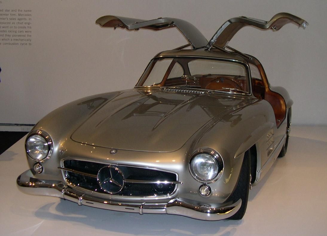 Mercedes-Benz 300 SL “Gullwing” (1954–1957)