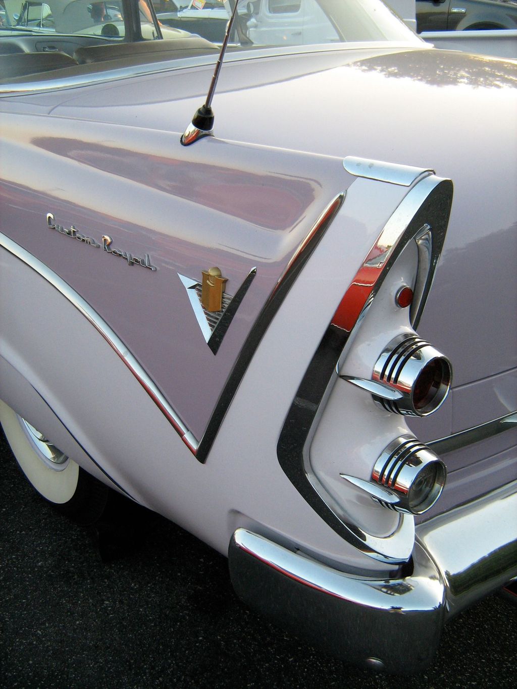 The Golden Age of Chrome and Power: 15 Iconic American Cars That Defined the 1950s