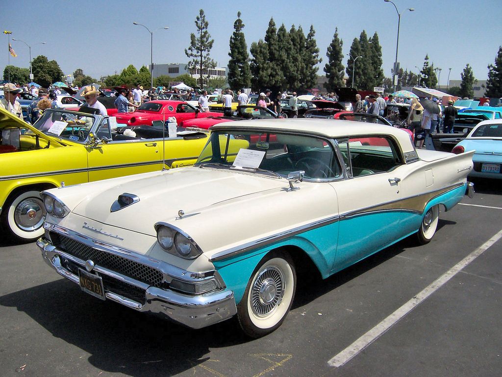 1957-59 Ford Fairlane Skyliner: The Roof That Vanished