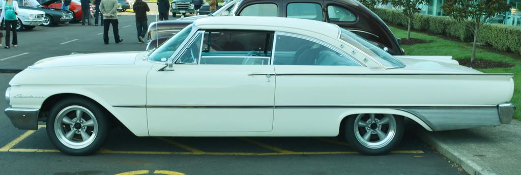1961 Ford Galaxie Starliner