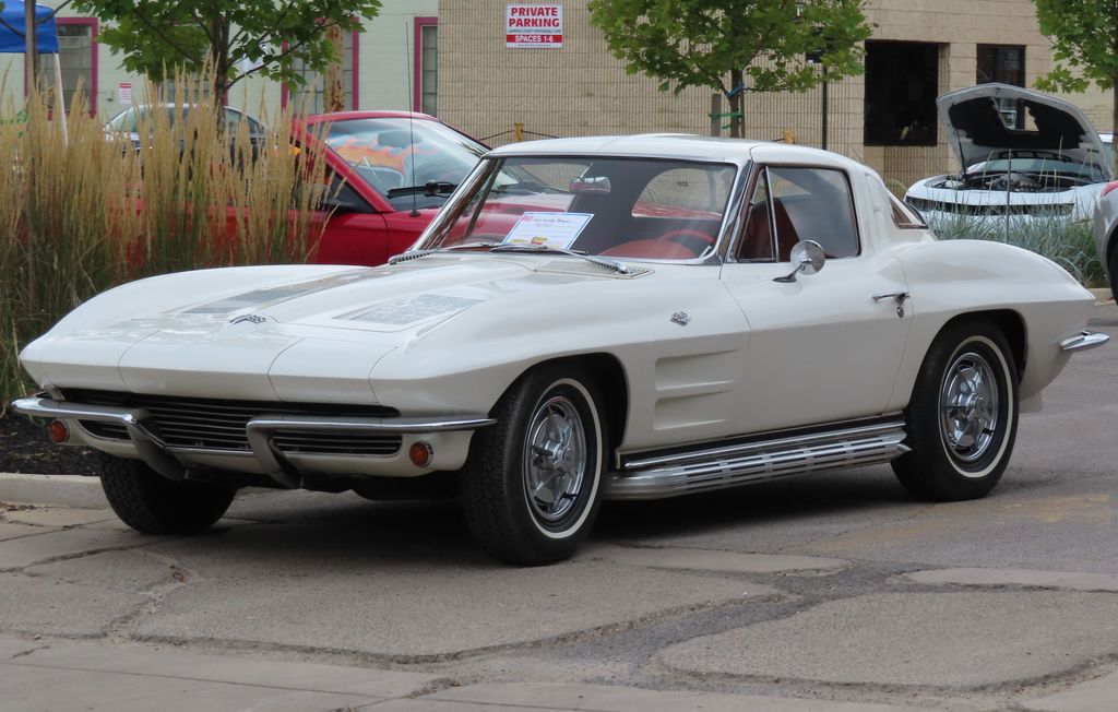 Chevrolet: Corvette Stingray (1963)