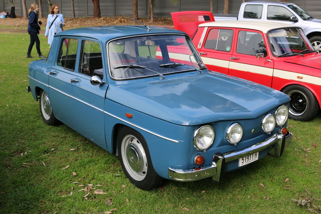 Renault R8: