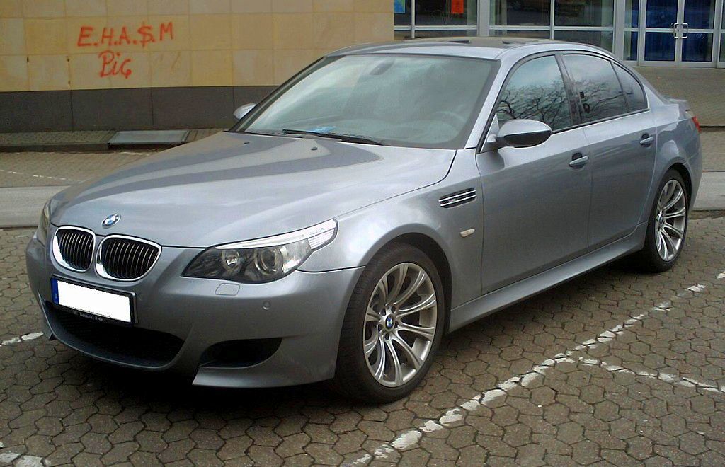 BMW M5 (E28) – The Stealth Supercar