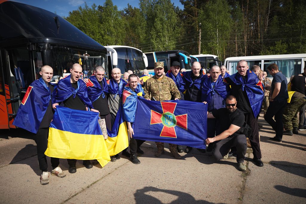 Ukrainian Civilians Among Returned Prisoners of War
