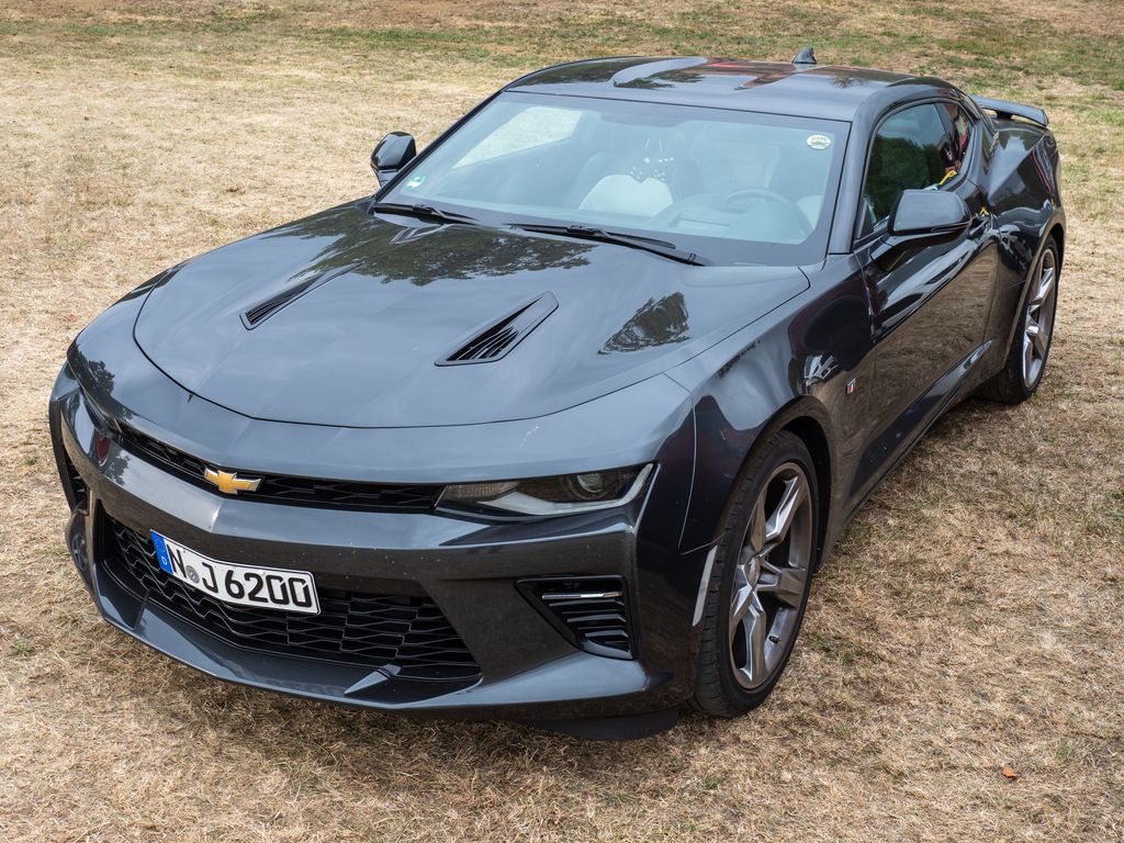 Fifth-generation Chevrolet Camaro V8