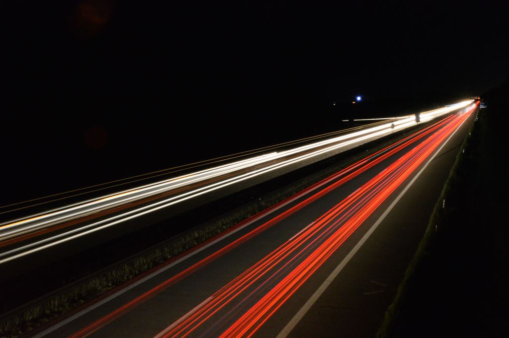 Navigating the Autobahn’s Complexities: The 200 MPH Incident and Germany’s Ongoing Debate Over Speed Limits