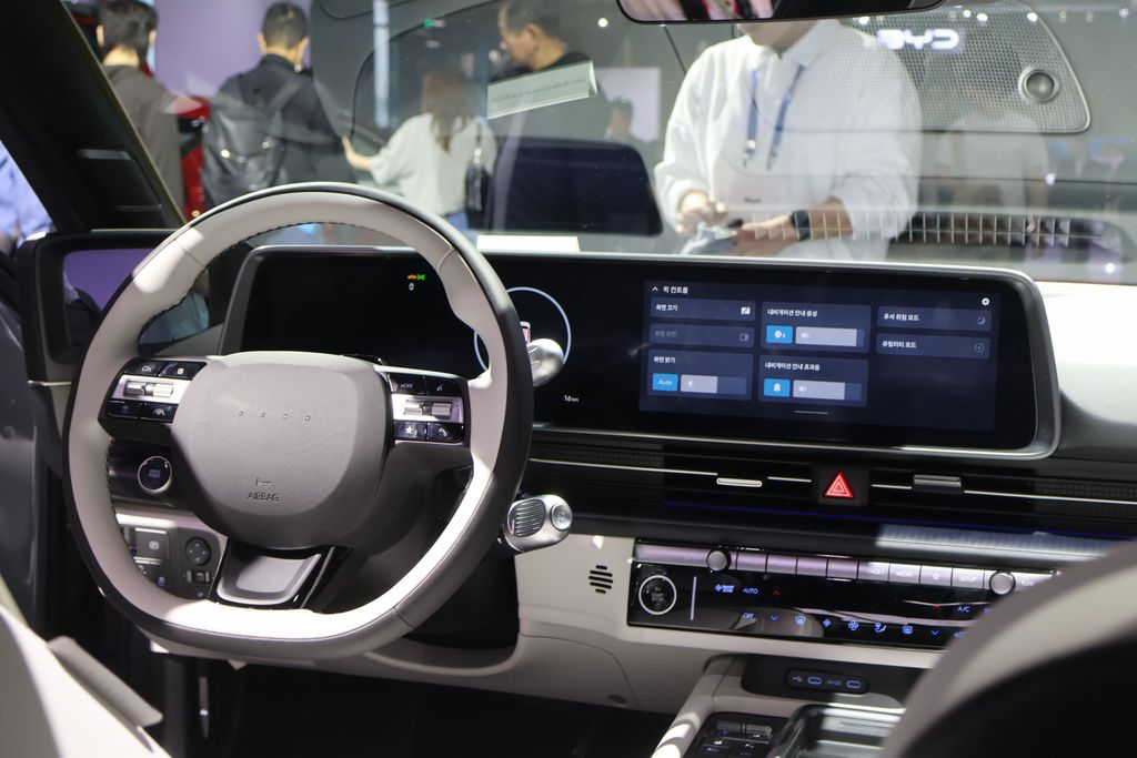 Hyundai Ioniq 6 minimalist cabin