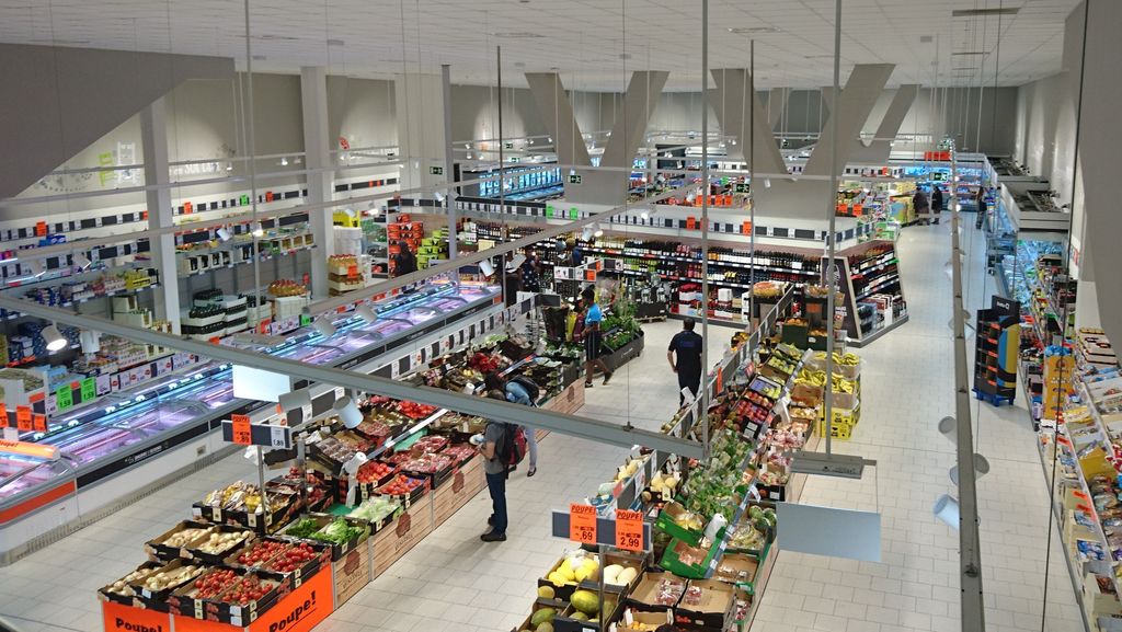 Midl of Lidl aisle