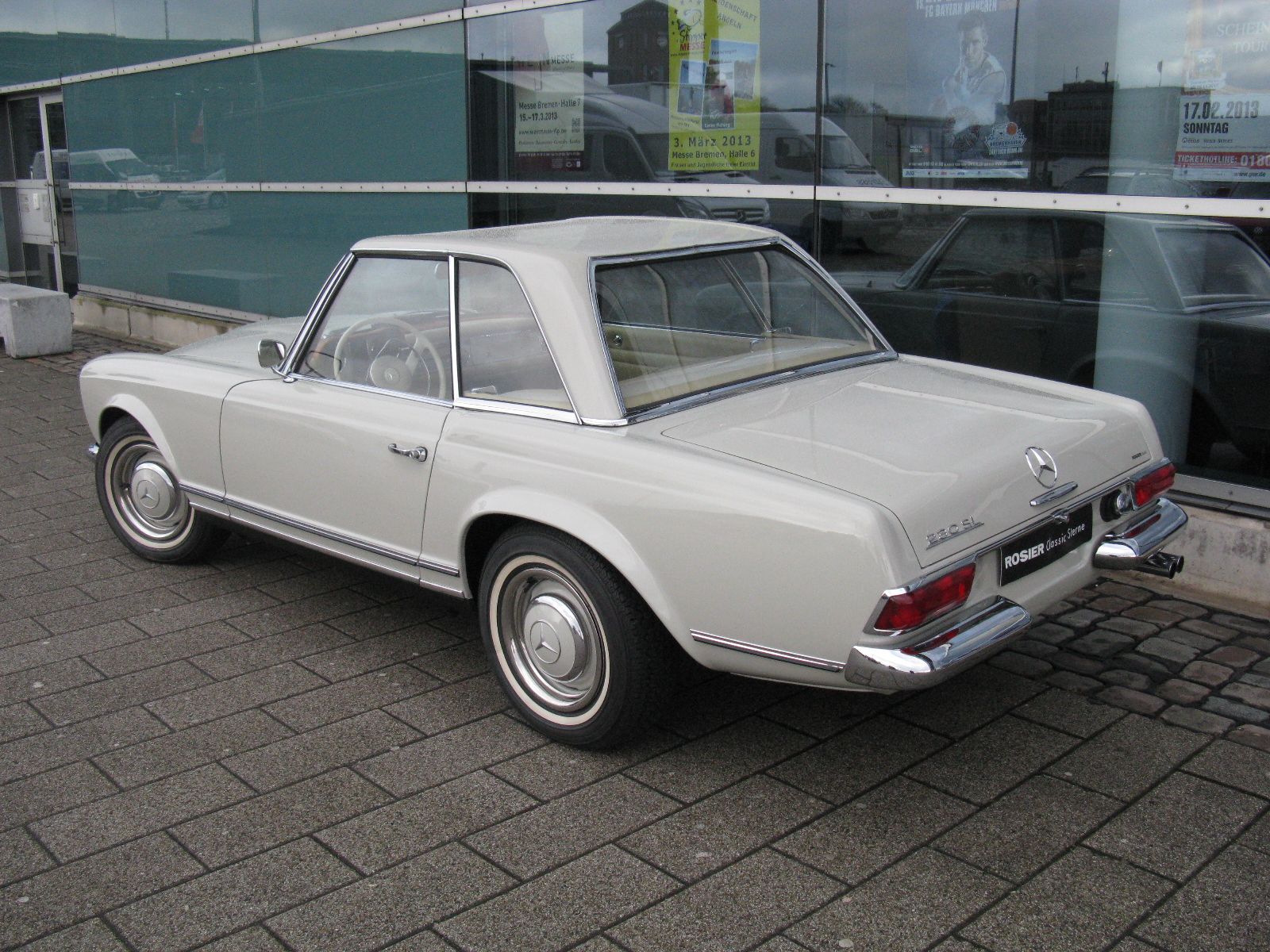 Mercedes-Benz 230SL Pagoda