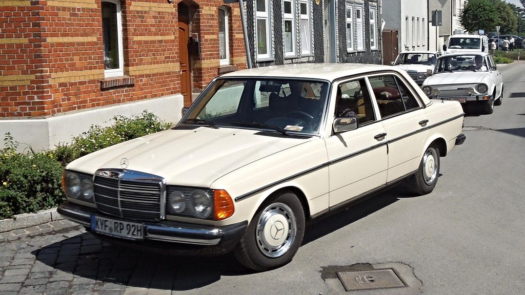 Mercedes-Benz W123 Series (1975 to 1986)