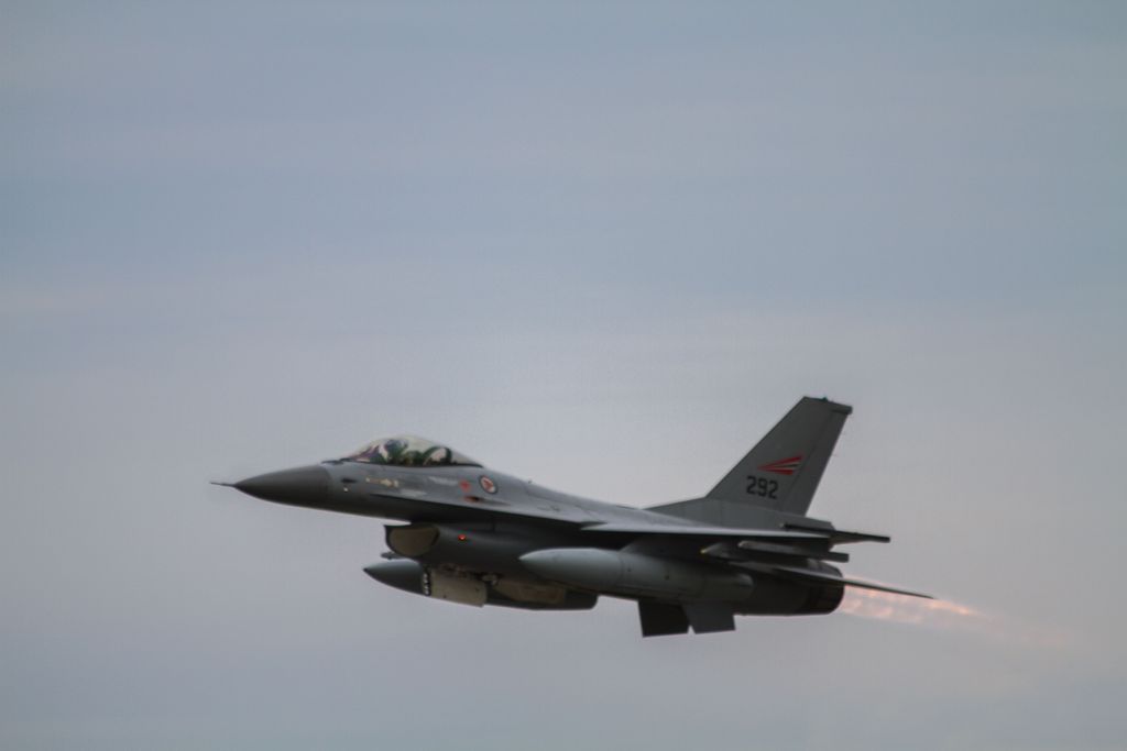 Norwegian F-16s