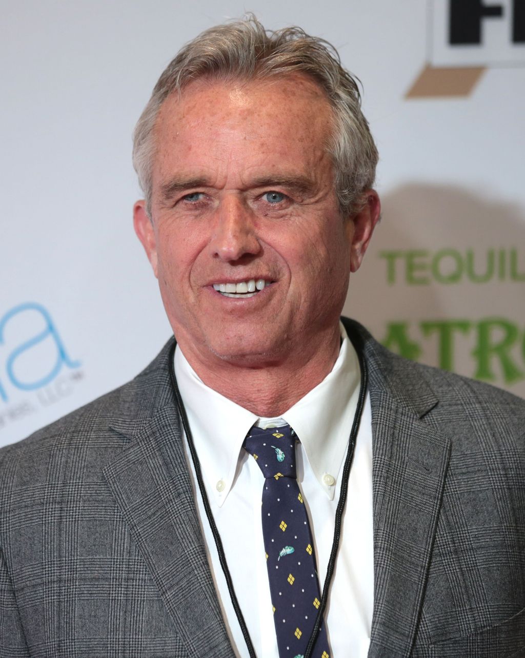 The Health Secretary’s Challenge: Robert F. Kennedy Jr. Targets a Food Safety “Loophole,” Shaking the Multibillion-Dollar Supplement Market