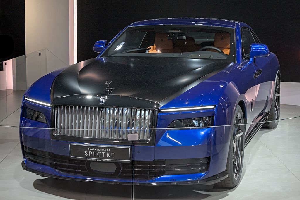 The Silent Supercar Redefined: How Rolls-Royce’s Black Badge Spectre Electrifies Luxury Performance Without a V12