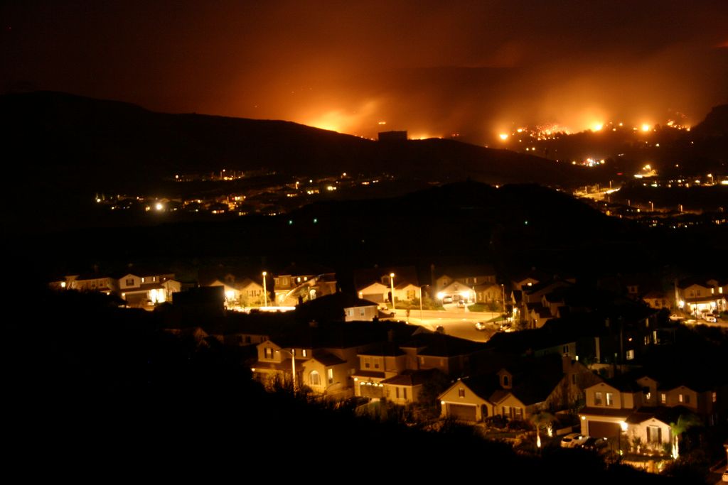 The Canyon Fire: A Dynamic Challenge Amidst Southern California’s Arid Canyons, Sparking Heroic Responses and Vital Community Preparedness