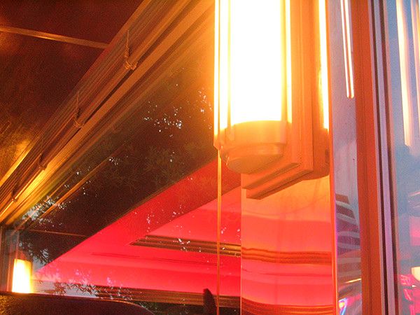 The Enduring Ambiance: Inside Dan Tana's Distinctive Walls