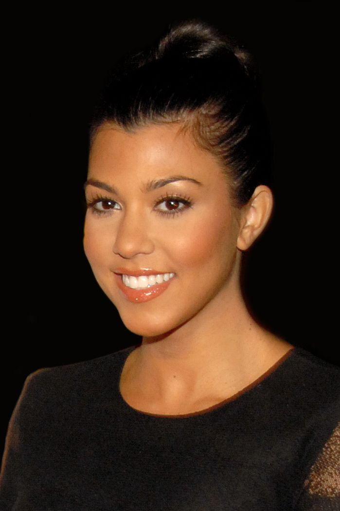 Kourtney Kardashian: The Shortest Sister with a Giant Impact at 5'0