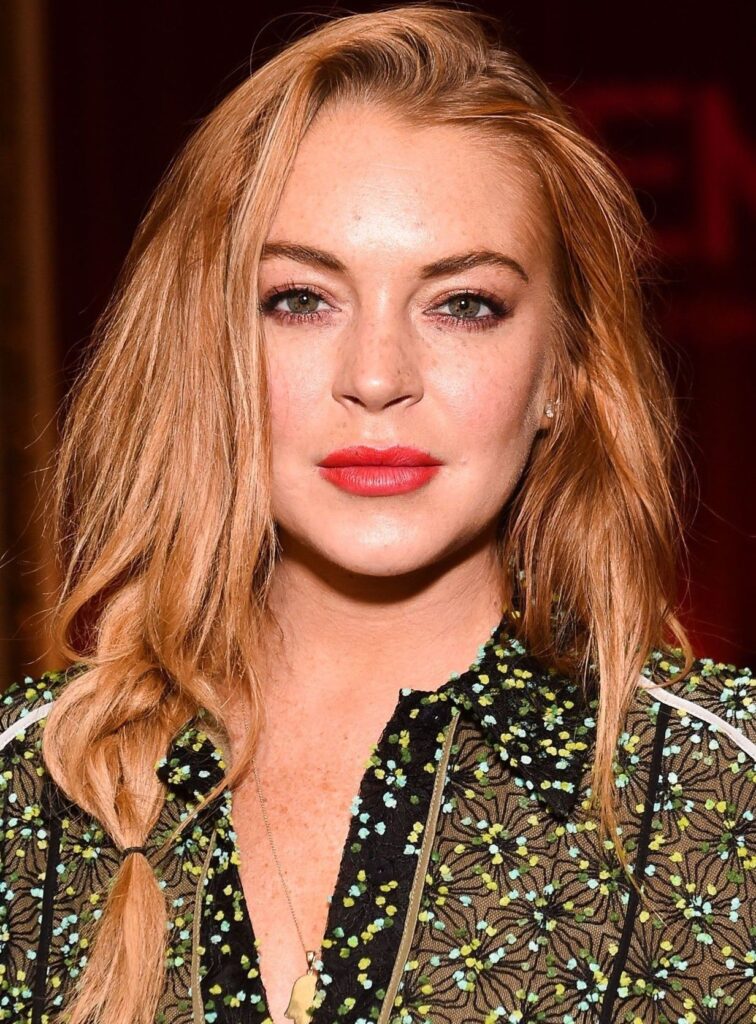 Lindsay Lohan drinking pilk