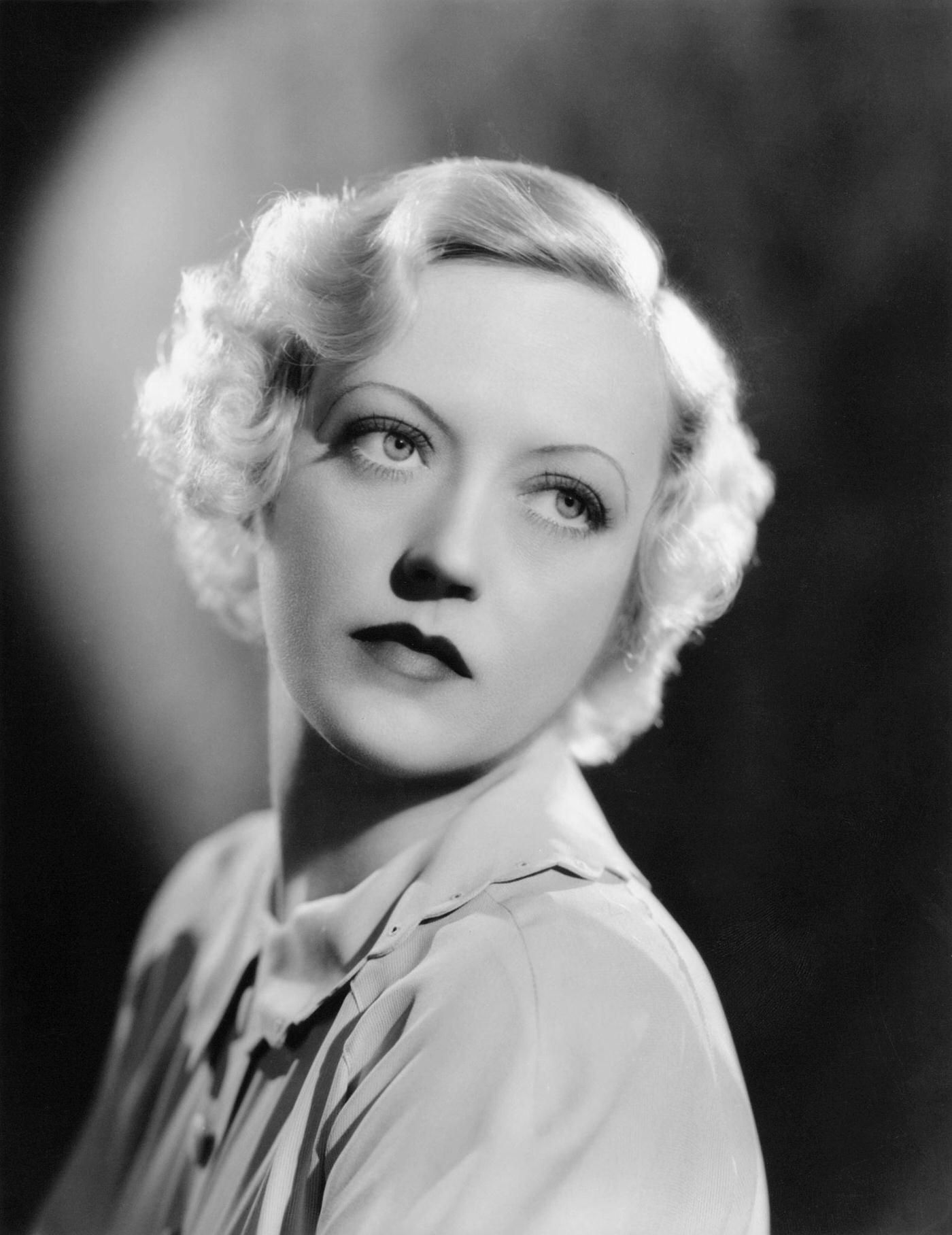 Marion Davies, Hollywood’s Trailblazing Box Office Queen, Dies at 64, Leaving an Iconic Legacy in Film History