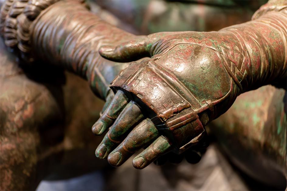 Bronze Beauties & Trendsetting Style (2008)